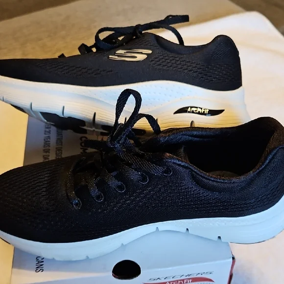 Skechers Arch Fit Red Box - Picture 11 of 11